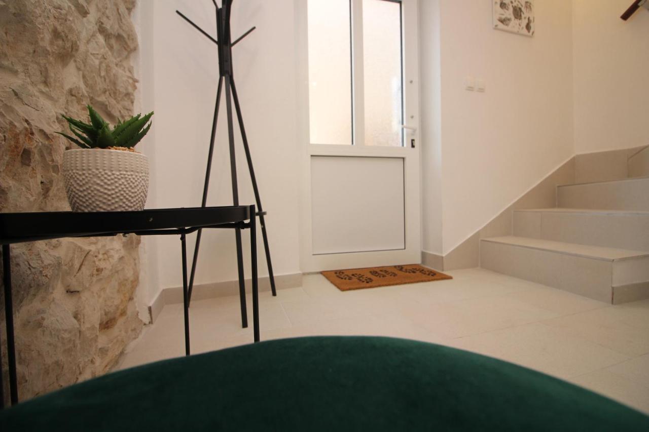 Ghetto Apartment Primosten Luaran gambar