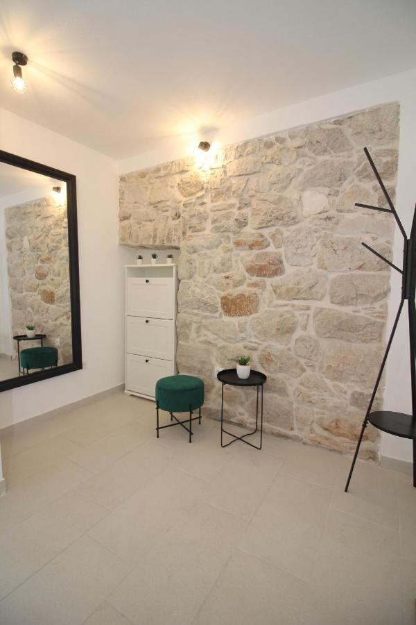 Ghetto Apartment Primosten Luaran gambar