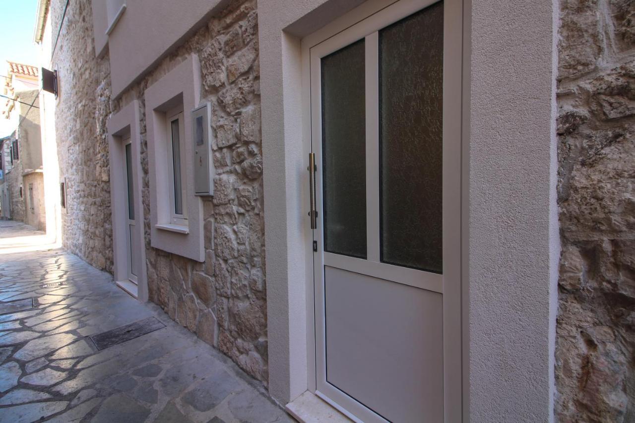 Ghetto Apartment Primosten Luaran gambar